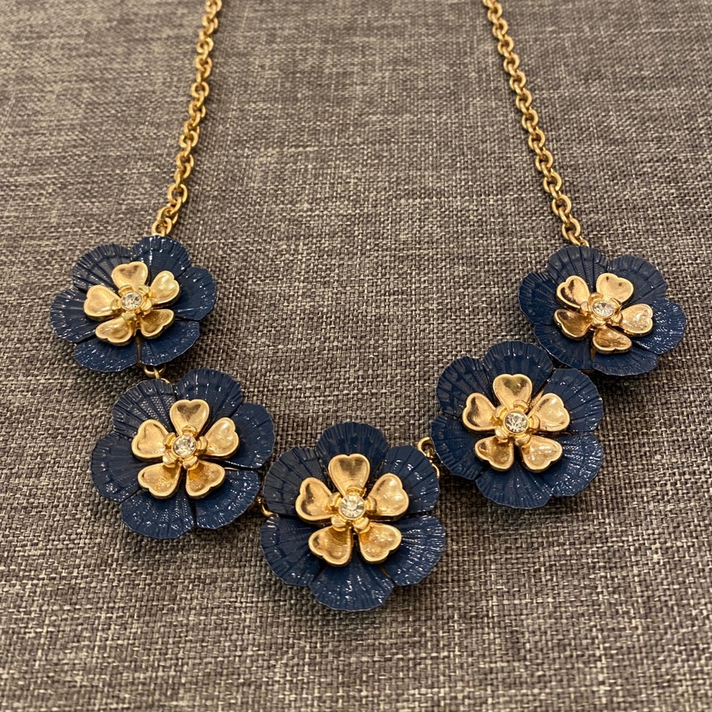 NWT Navy Flower Necklace